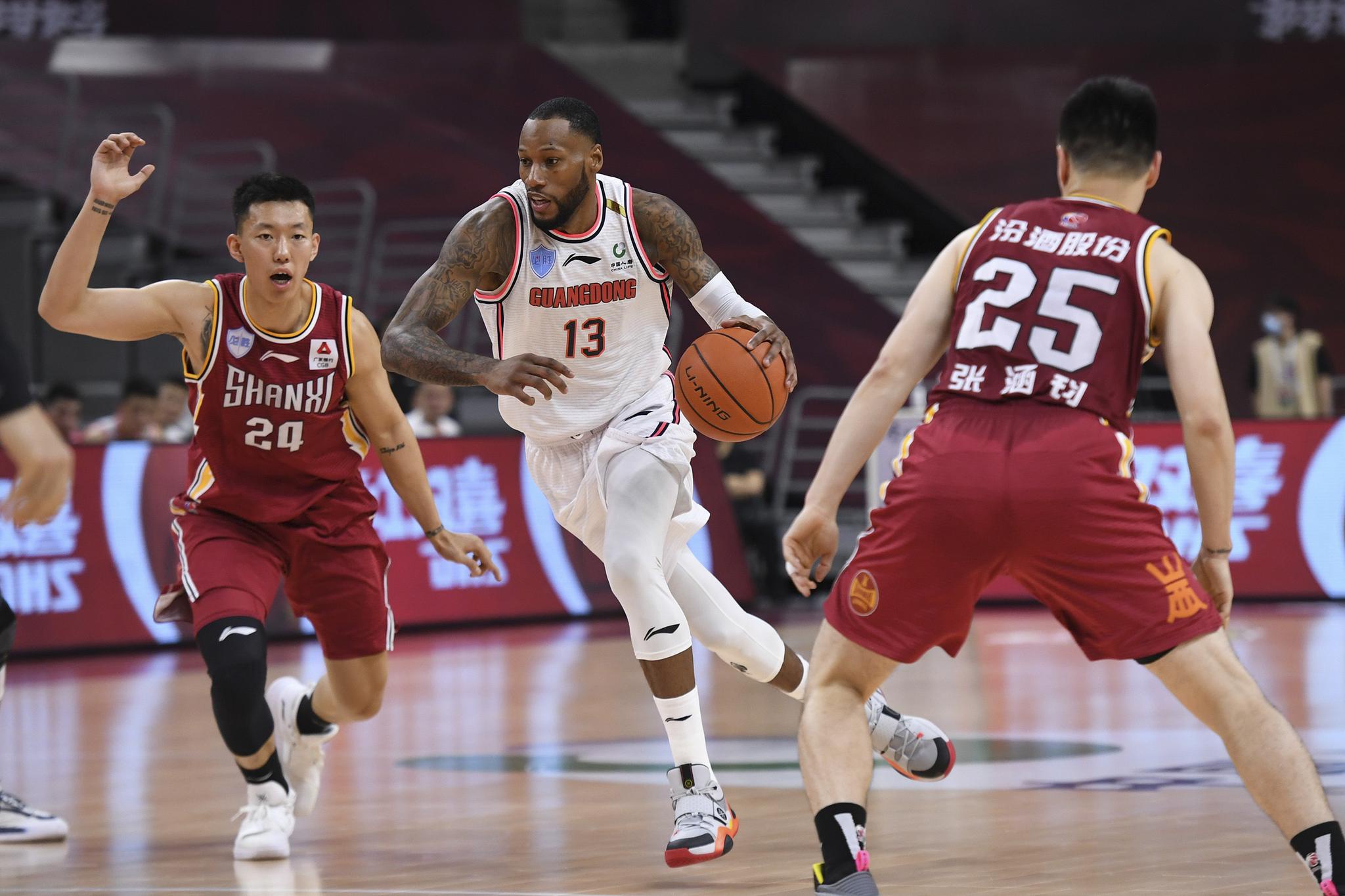 广东队轻取山西队，塔图姆扛起全队