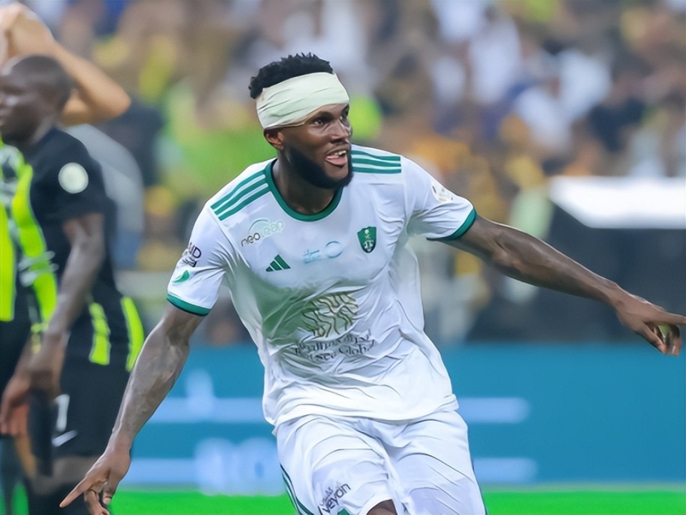 西班牙鏖战德国，本泽马关键制胜