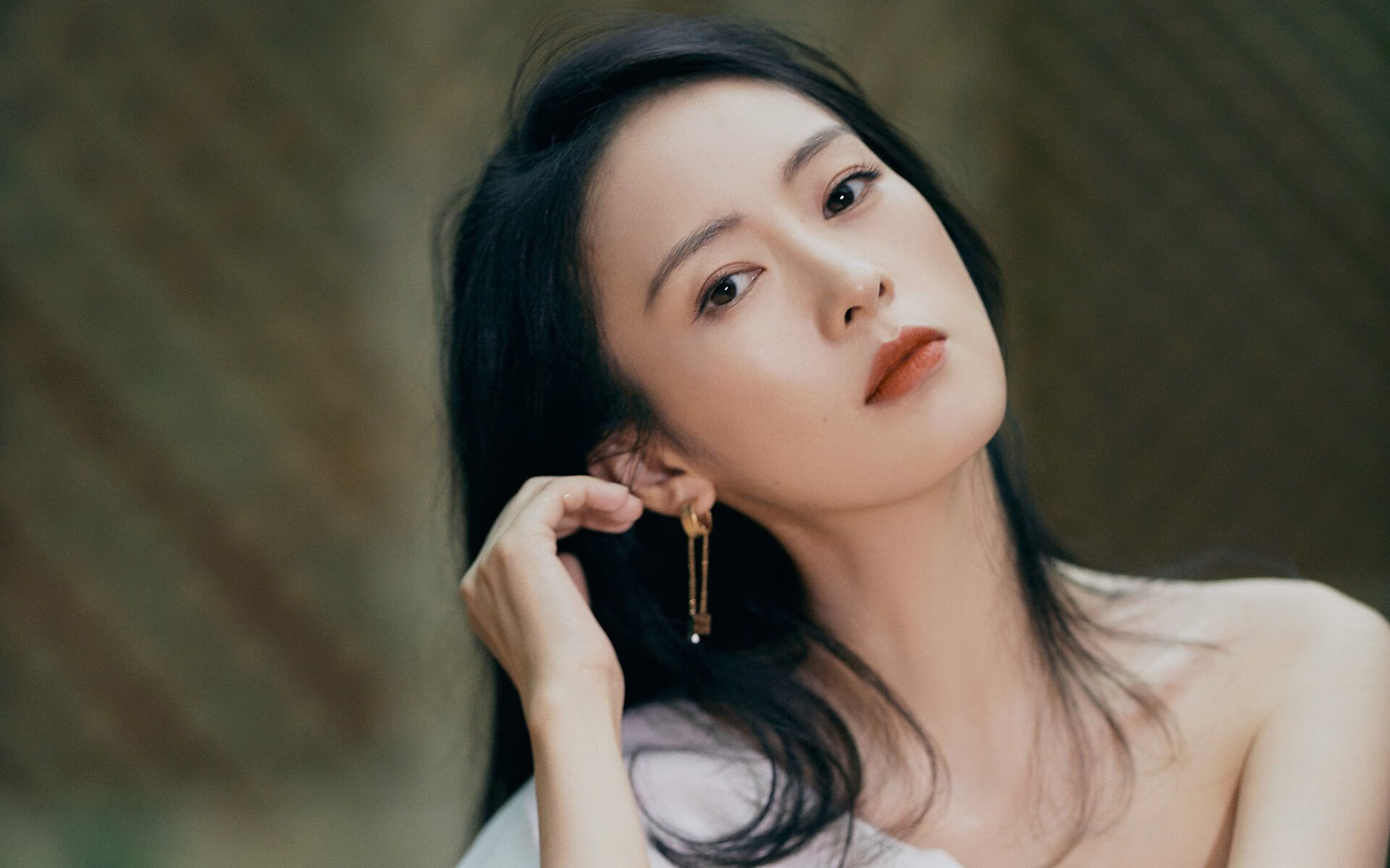 黑色闪电粉碎雄狮，巴斯托尼这条防线，中国制造！