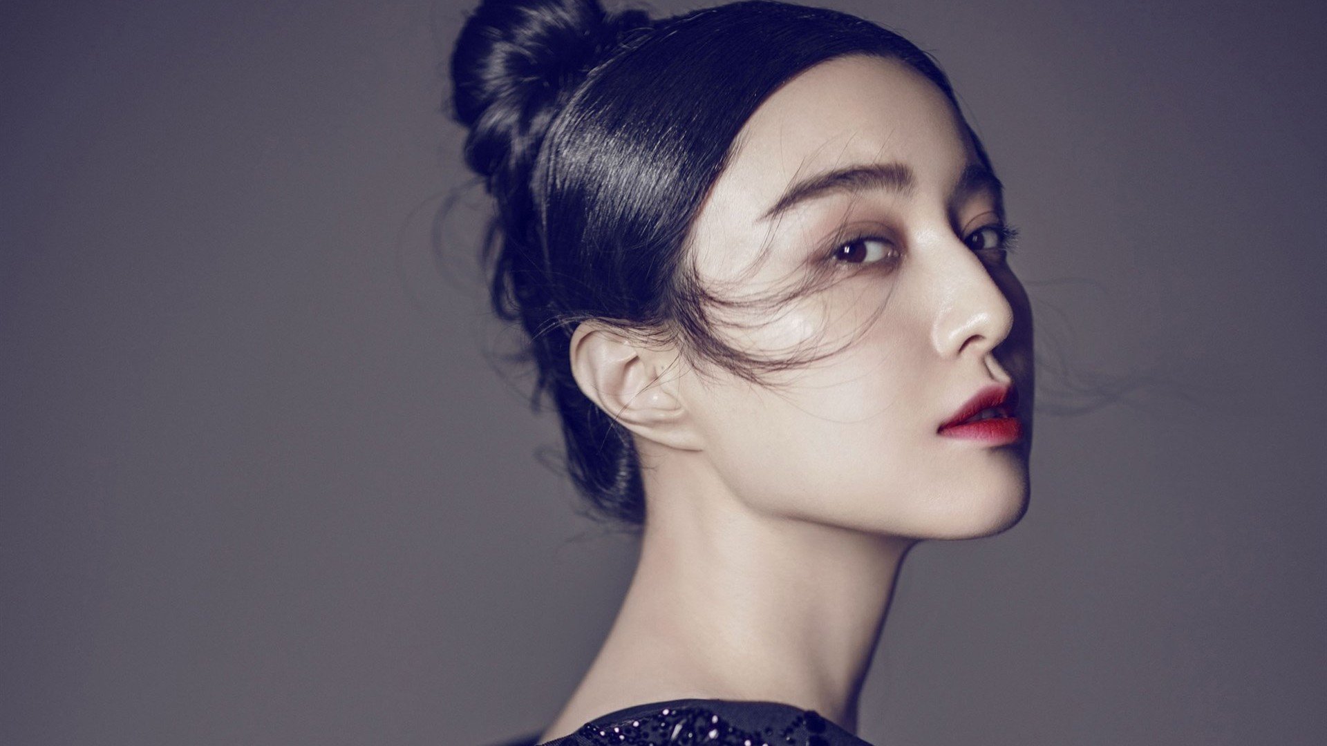 精密钟摆与蓝色风暴的博弈，欧冠生死战，瑞士式防守哲学如何全面压制曼城